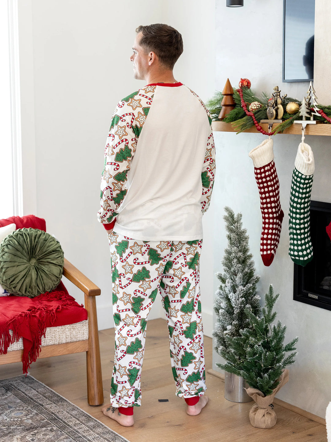 Conjunto de Pijamas em Família a Condizer para o Natal Estampado com Árvore de Natal em Vermelho e Abricot, com Meias de Natal em Abricot