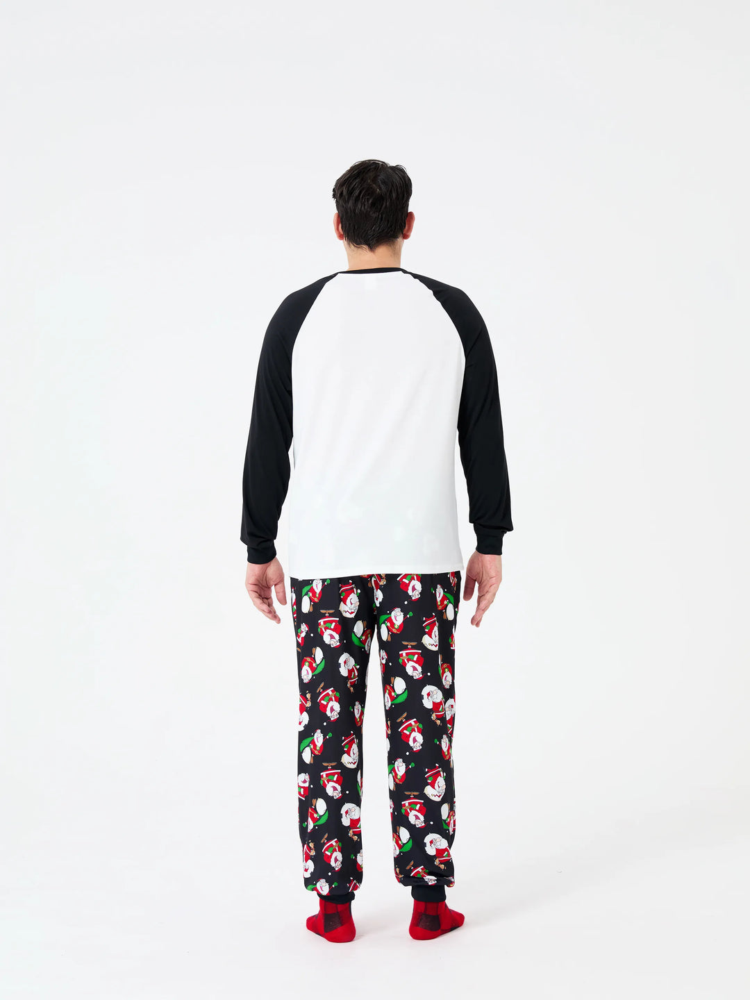 Conjunto de Pijamas em Família para Natal com Estampado de Pai Natal Preto e Branco e Meias de Natal Pretas