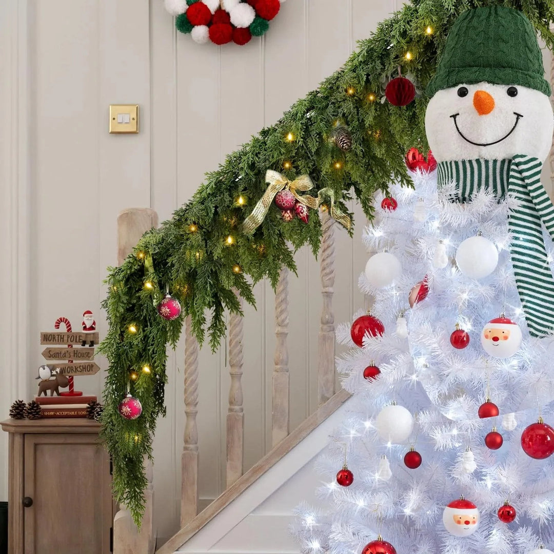 Guirlanda de Natal de cedro pré-iluminada