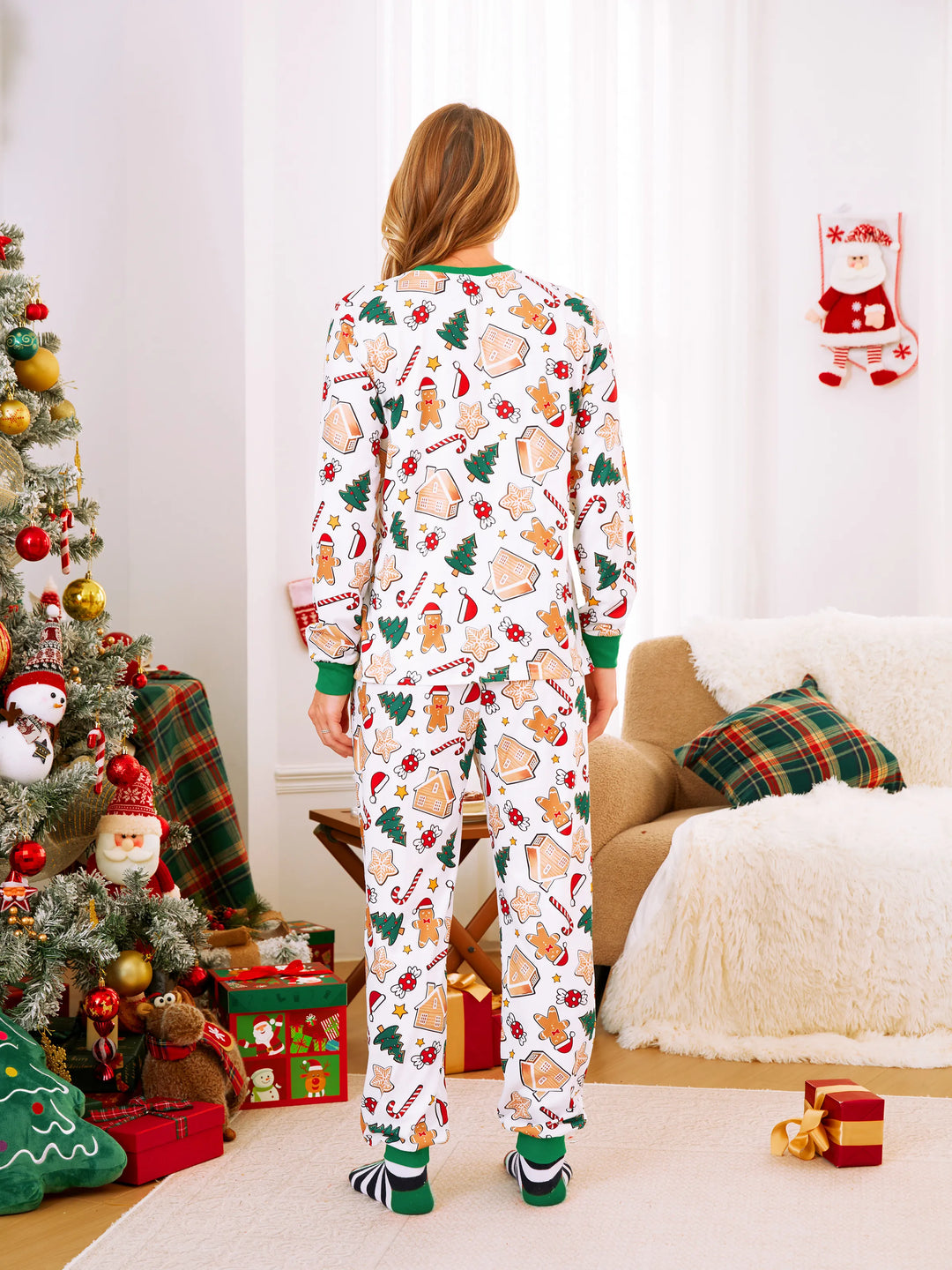 Pijamas de Casa de Gengibre em Conjunto para Família - PJs Verdes de Natal com Meias de Natal Multicores