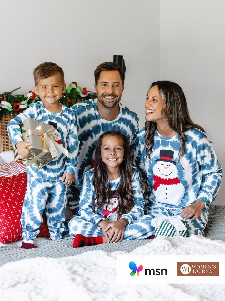 Conjunto de Pajamas de Natal em Família com Estampa de Boneco de Neve em Tie-dye Azul com Meias de Natal Azul Escuro