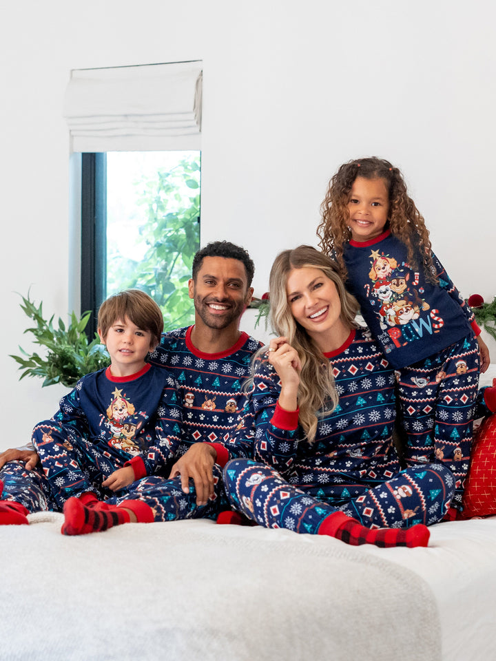 Conjuntos de Pijamas de Manga Longa com Estampado Integral da PAW Patrol para toda a família, acompanhados de Meias de Natal.
