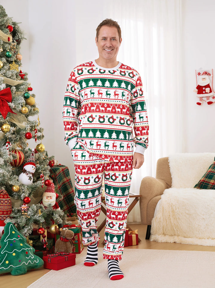 Conjunto de Pijamas de Natal para a Família com Padrão de Rena/Árvore de Natal e Meias de Natal em Cores Contrastantes