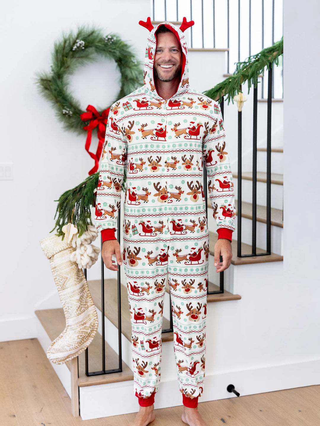 Conjunto de Pijamas em Conjunto para a Família com Motivo de Renas - Pijamas de Manga Longa com Meias de Natal Vermelhas