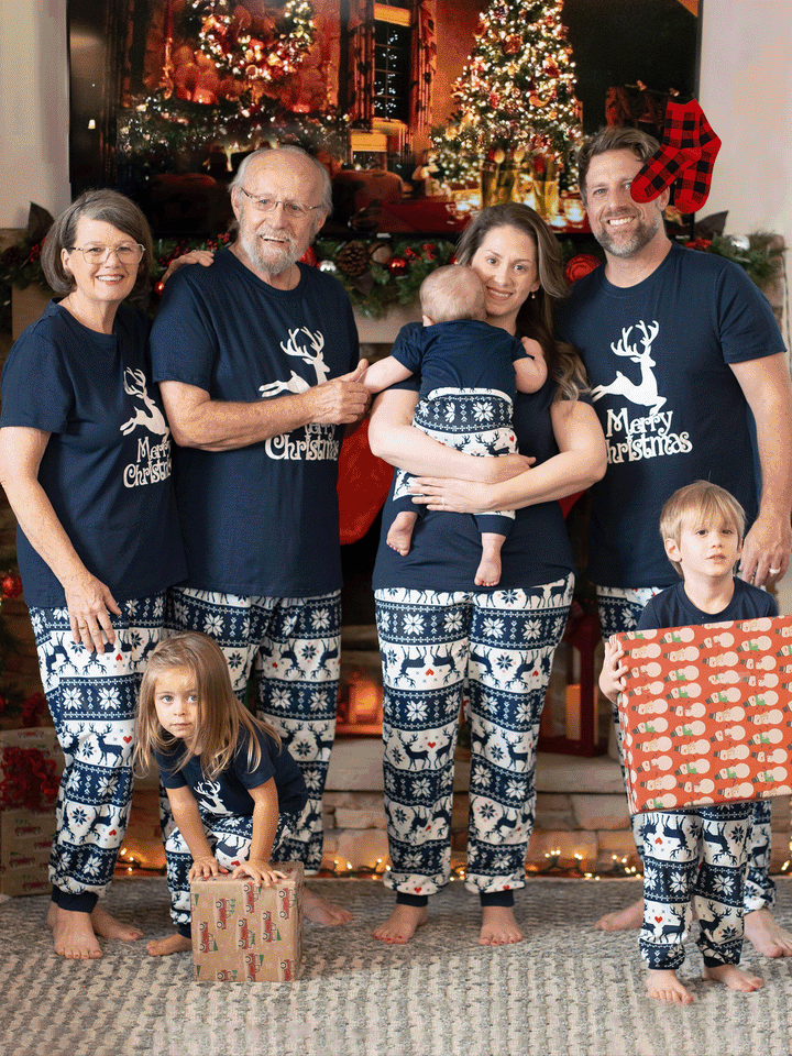 Pijamas de Família em Conjunto com Estampa de Renas de Natal que Brilham no Escuro, com Meias de Natal, Azul Escuro