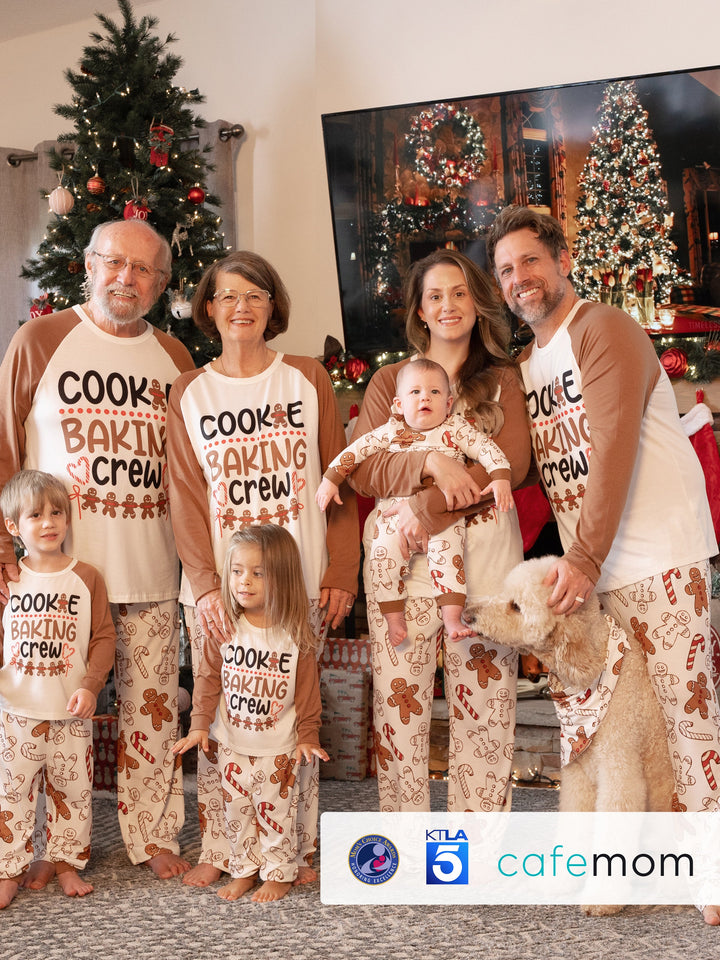 Conjunto de Pijamas de Manga Longa para a Família com Letras e Impressão de Homem de Gengibre, em Cor Caqui, Inclui Meias de Natal.