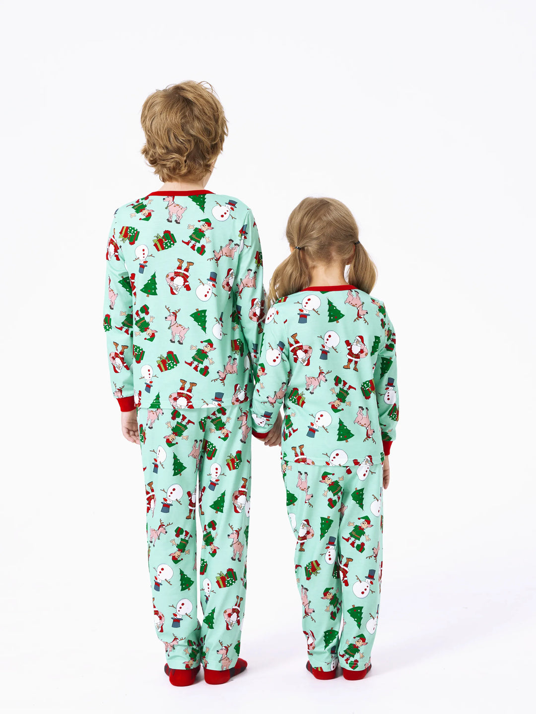 Conjunto de Pijamas de Natal Coordinate para Família com Estampa de Renas e Meias de Natal Verde Claro