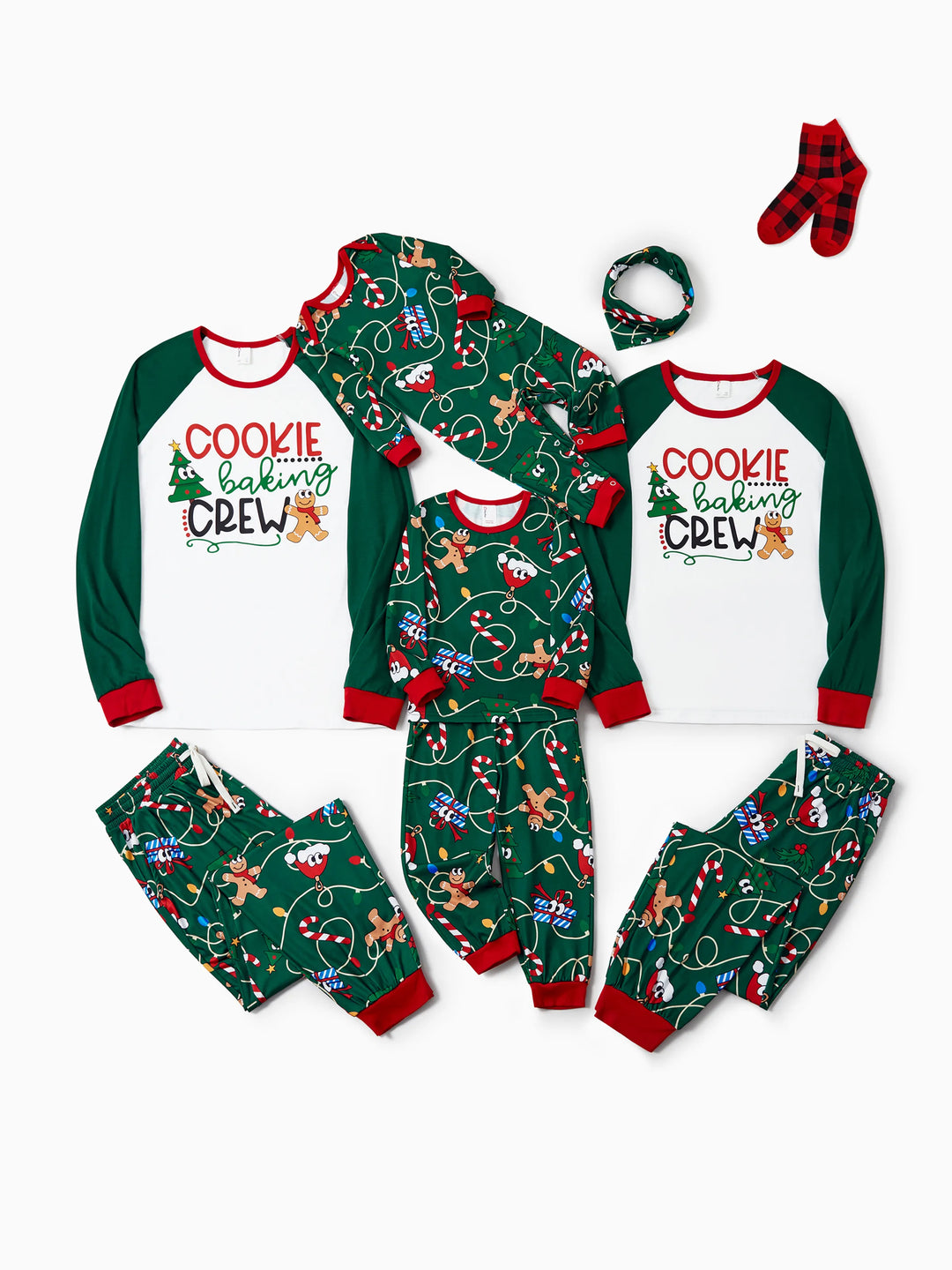 Conjunto de Pijamas em Família para o Natal em Verde e Branco com Gengibre e Árvore de Natal, incluindo Meias de Natal Verde Escuro.