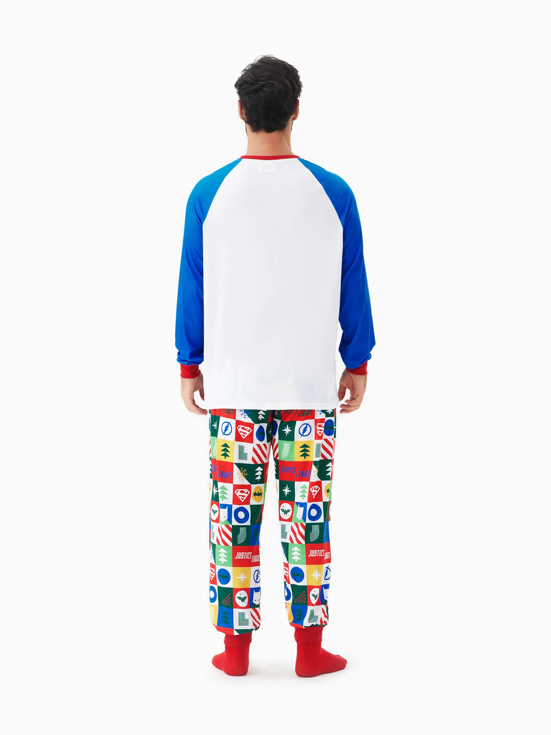 Conjuntos de Pijamas de Natal em Família, Igualzinhos, da Justice League com Batman/Superman Mulher Maravilha, acompanhados de Meias de Natal.