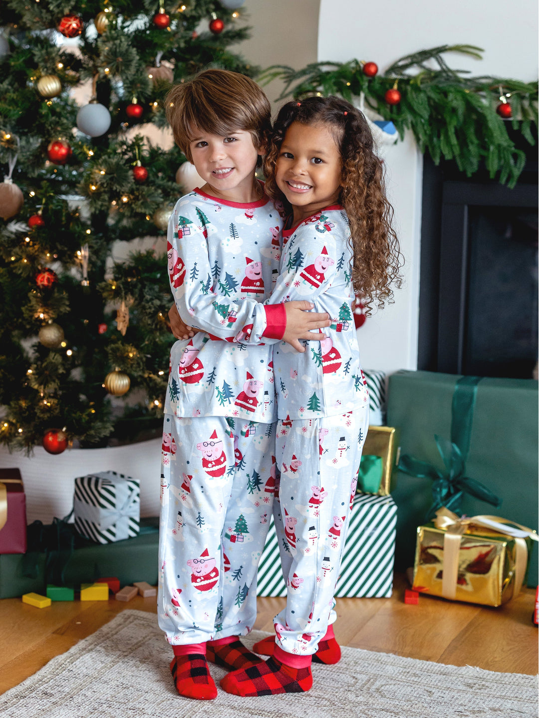 Conjunto de Pijamas de Natal da Peppa Pig para a Família em Branco, com Meias para Combinar