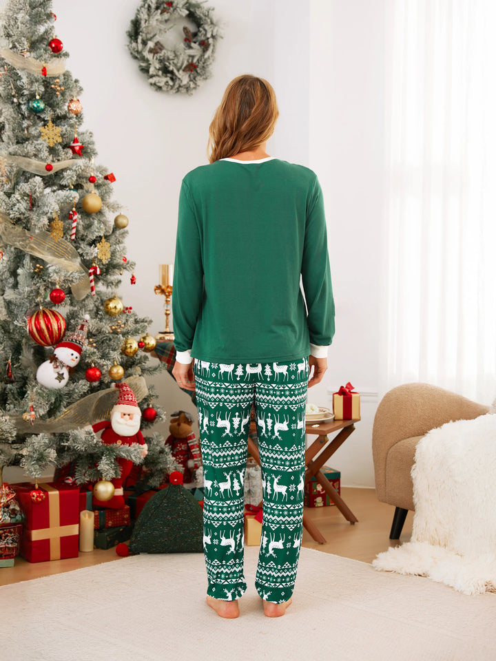 Conjunto de Pijamas em Conjunto Familiar para Natal com Tops a Brilhar no Escuro e Calças com Padrão de Renas, incluindo Meias de Natal - Verde Escuro