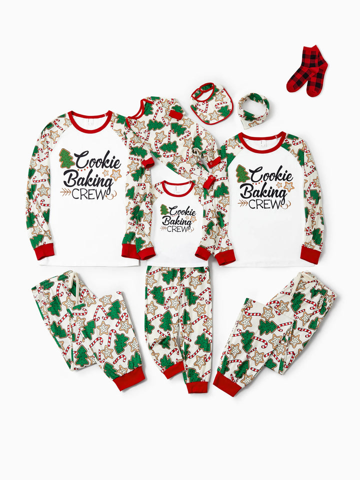 Conjunto de Pijamas em Família a Condizer para o Natal Estampado com Árvore de Natal em Vermelho e Abricot, com Meias de Natal em Abricot