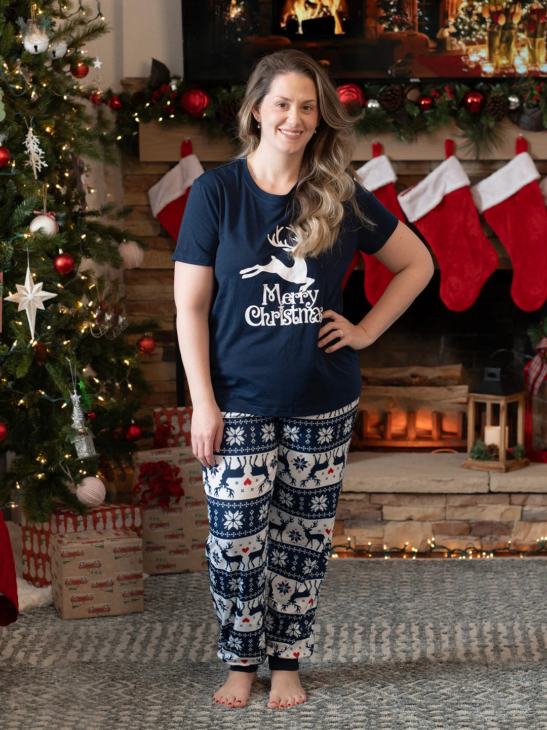 Pijamas de Família em Conjunto com Estampa de Renas de Natal que Brilham no Escuro, com Meias de Natal, Azul Escuro