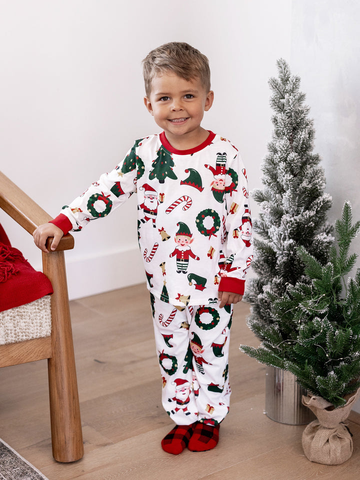 Conjunto de Pijamas Coordenação de Natal para toda a Família Estampado com Pai Natal e Árvore de Natal, Pijamas de Manga Longa com Meias de Natal Brancas