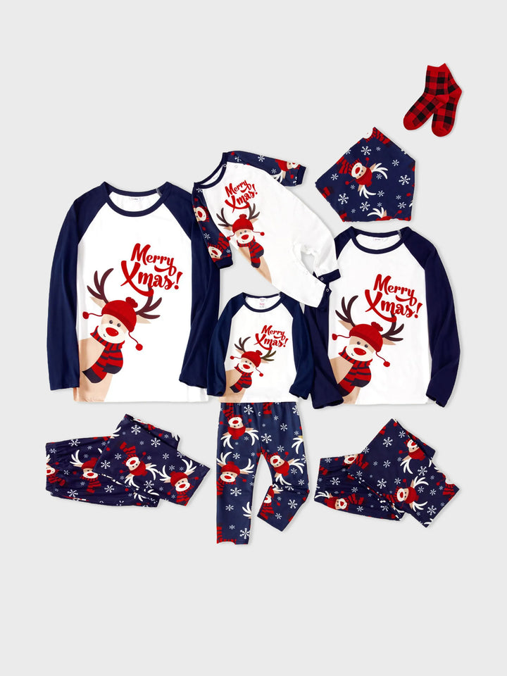 Pijamas de Natal para Família com Padrão de Renas, Conjunto de Pijamas com Manga Raglan em Grande Gráfico e Meias de Natal. Cores: Azul Escuro / Branco / Vermelho.