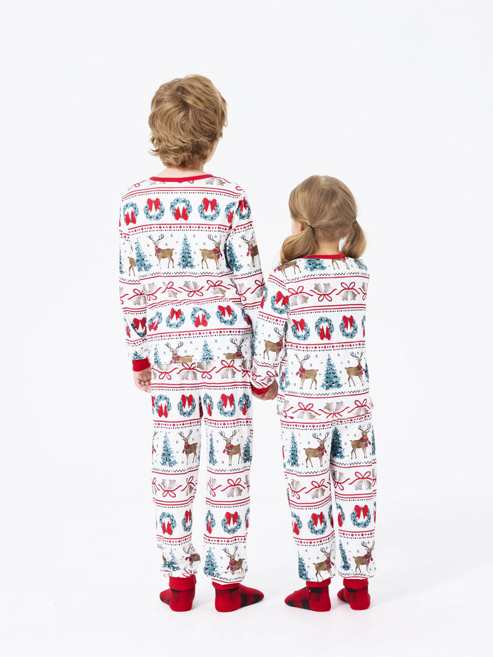 Conjunto de Pijamas de Natal em Conjunto para a Família com Estampa de Veado e Sino e Listras, com Meias de Natal Brancas
