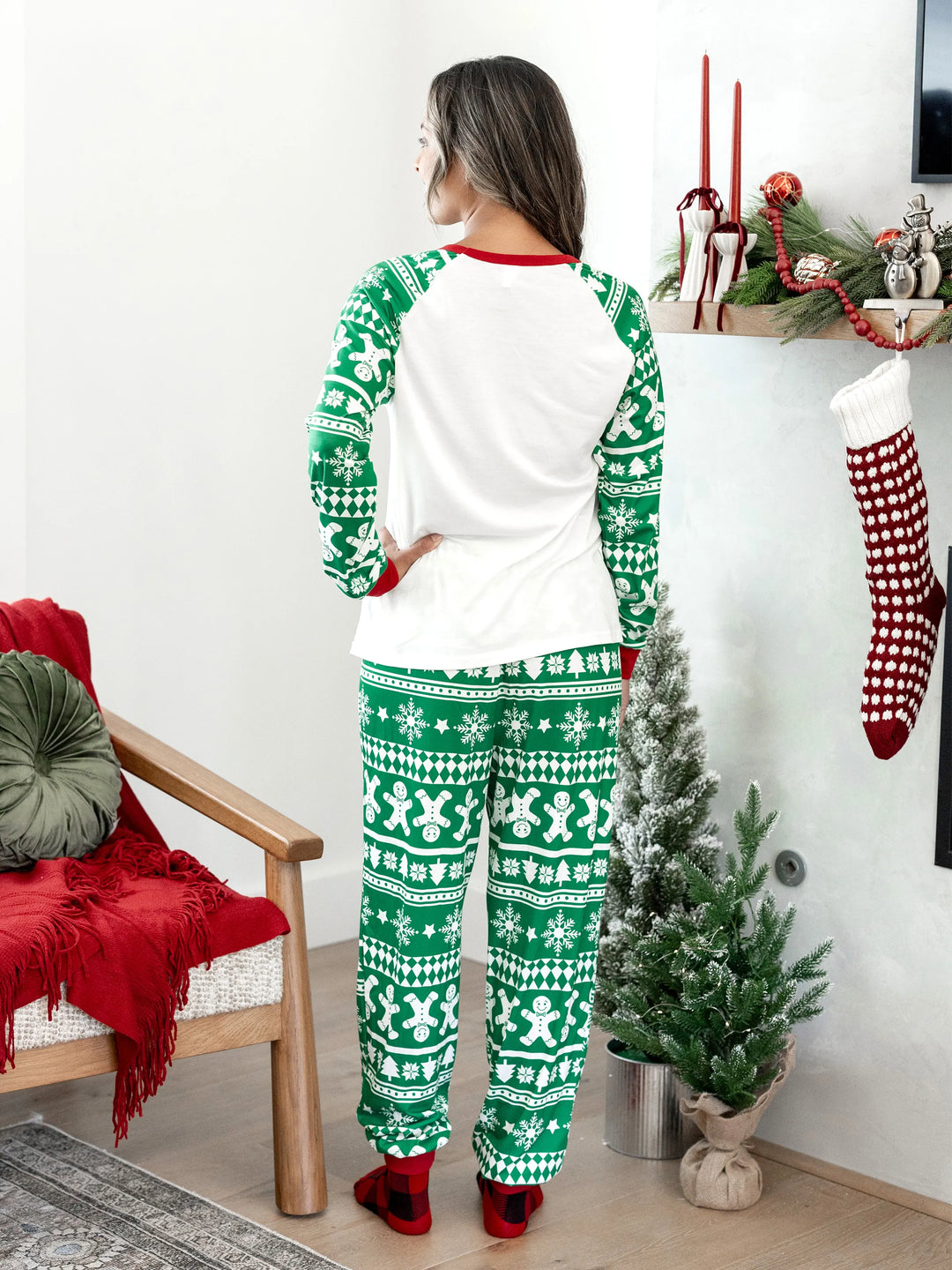 Conjunto de Pajamas Correspondentes para a Família de Natal com Impressão de Gengibre e Árvore de Natal PJs Verdes com Meias de Natal Verdes