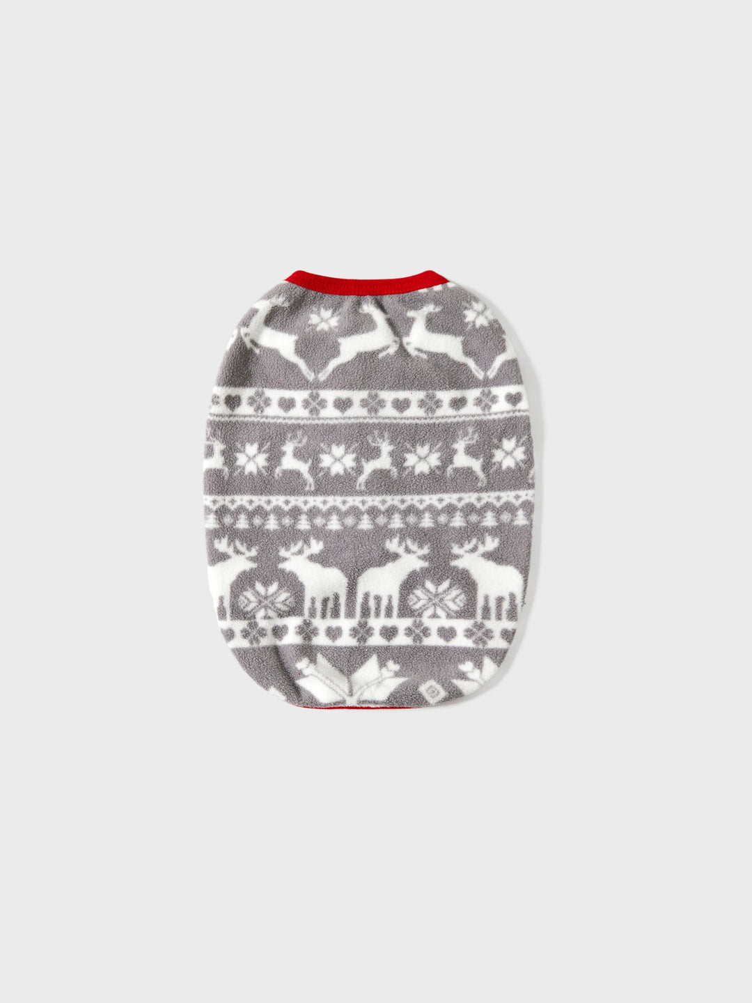 Conjuntos de Pijamas de Fleece com Capuz para a Família em Temática Natalícia, com Letras Bordadas e Meias de Natal brancas.