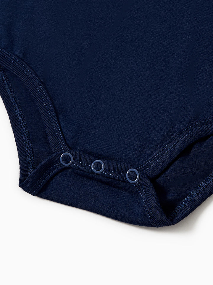 Pijamas de Família em Conjunto com Estampa de Renas de Natal que Brilham no Escuro, com Meias de Natal, Azul Escuro