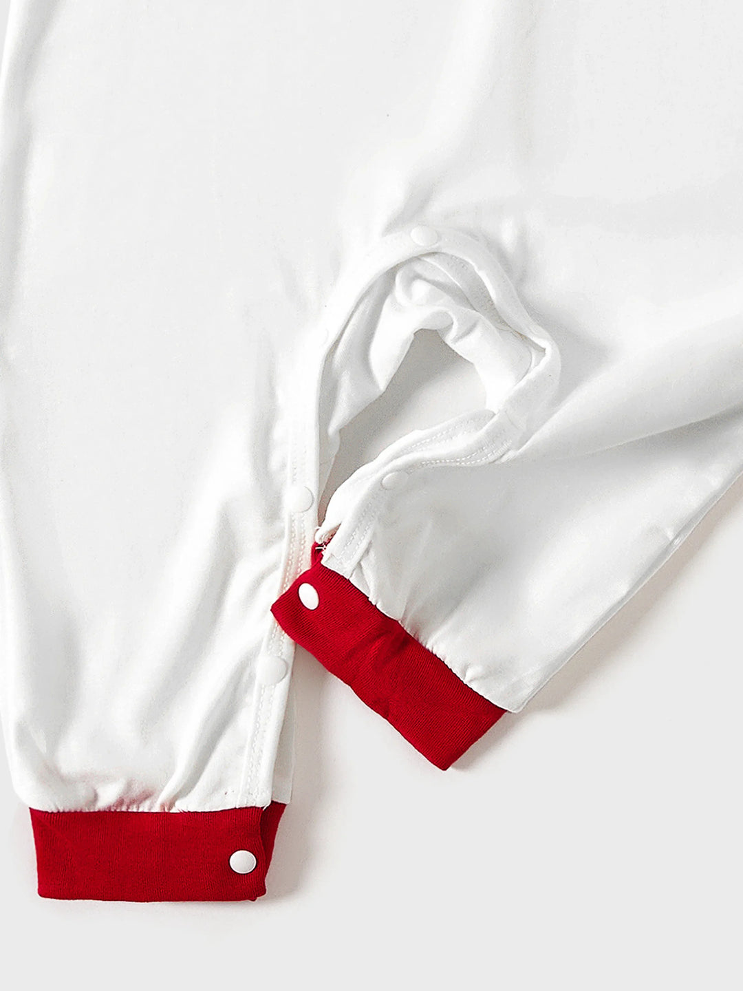 Conjuntos de Pijamas em Família com Estampa de Rena e Flocos de Neve para o Natal, Inclui Meias de Natal Vermelhas