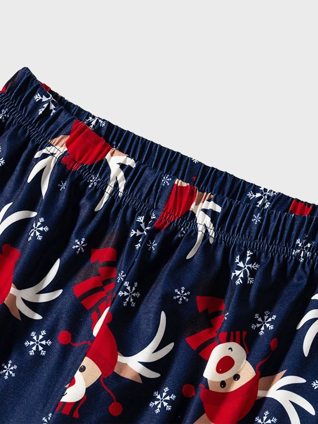 Pijamas de Natal para Família com Padrão de Renas, Conjunto de Pijamas com Manga Raglan em Grande Gráfico e Meias de Natal. Cores: Azul Escuro / Branco / Vermelho.