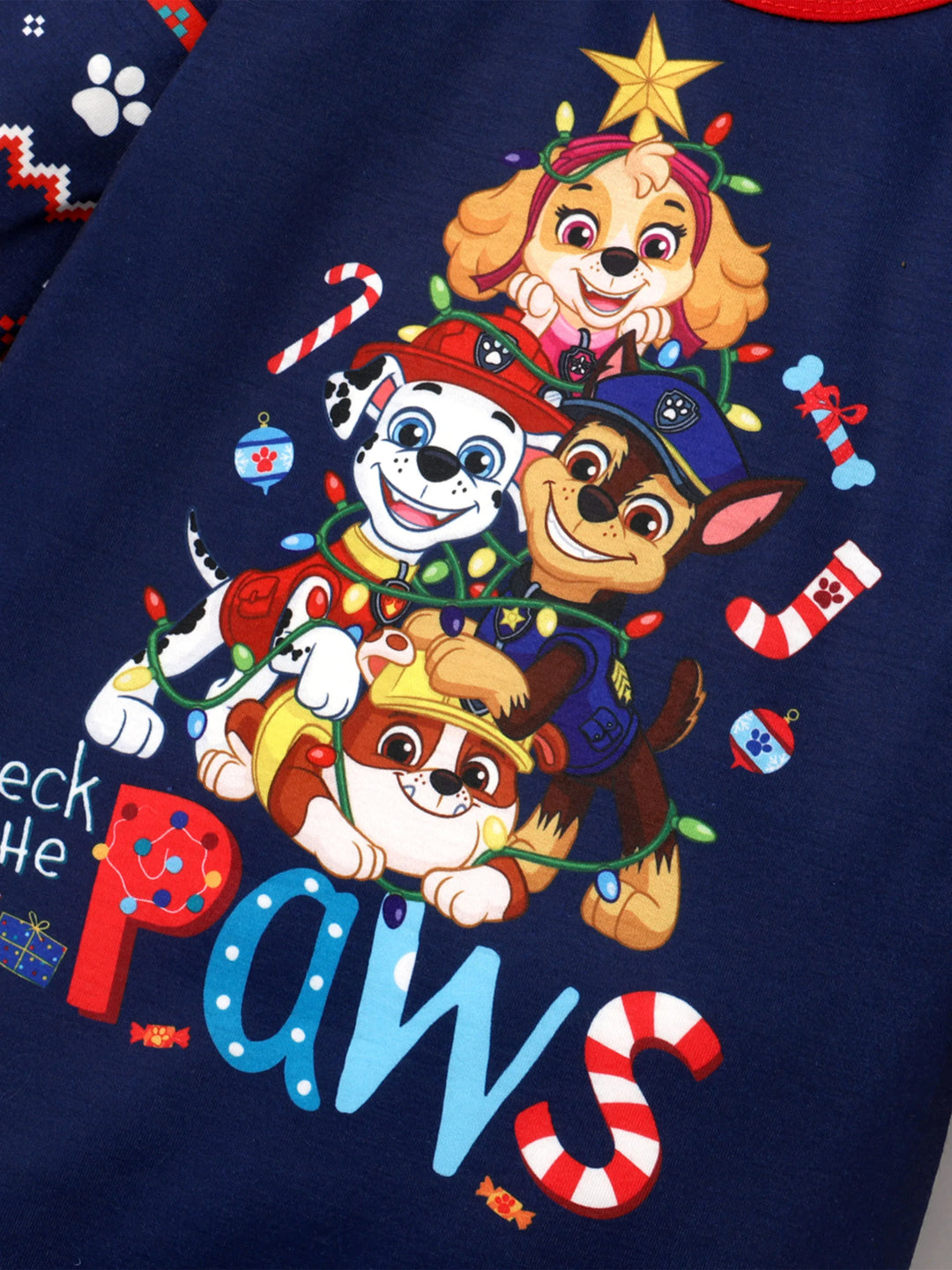 Conjuntos de Pijamas de Manga Longa com Estampado Integral da PAW Patrol para toda a família, acompanhados de Meias de Natal.