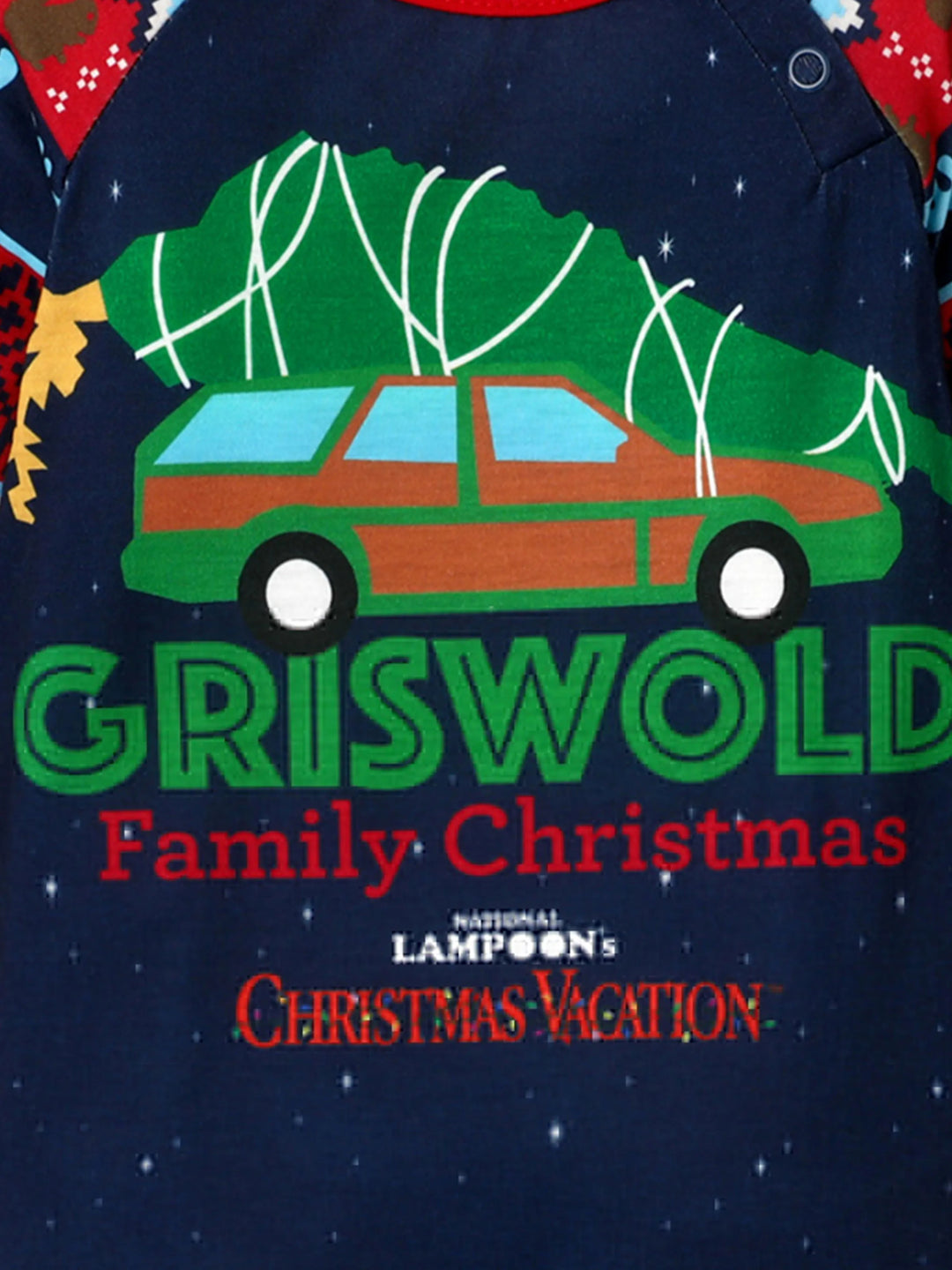 Conjuntos de Pijamas Coordinados com Estampas de Personagens para a Família nas Férias de Natal, com Meias de Natal