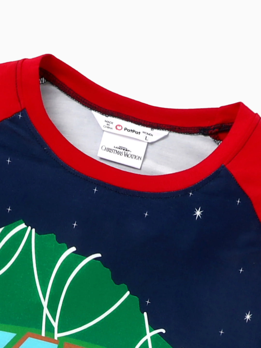 Conjuntos de Pijamas Coordinados com Estampas de Personagens para a Família nas Férias de Natal, com Meias de Natal