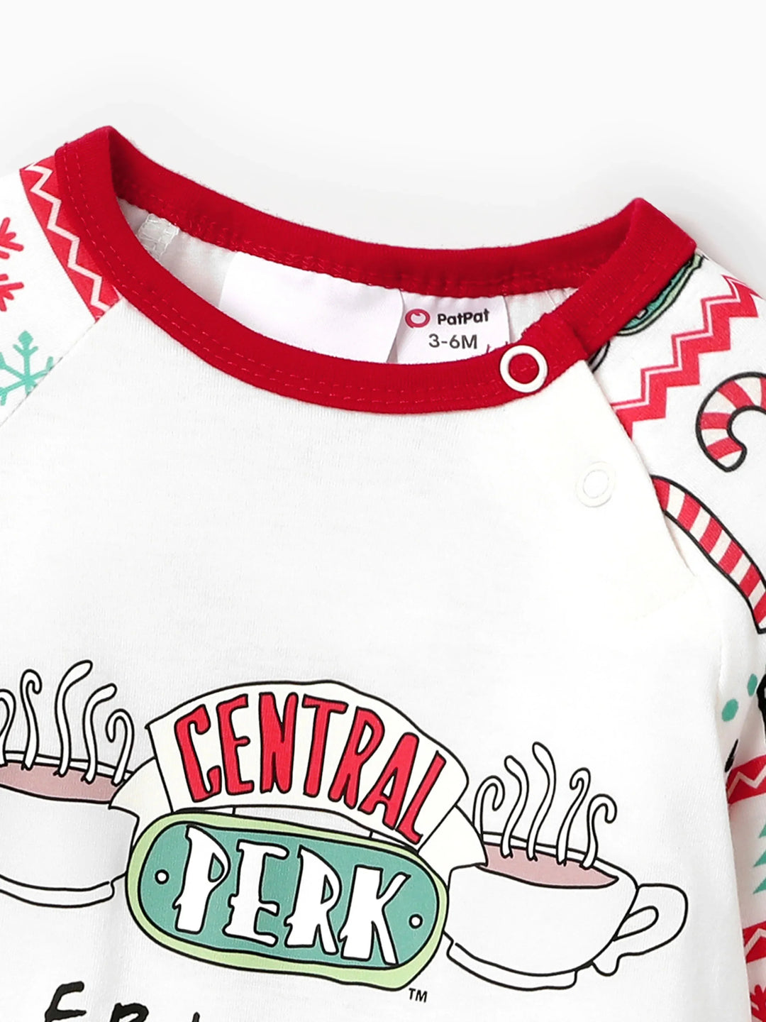 Conjuntos de Pijamas Coordenados em Cores para Todas as Famílias no Natal, com Meias de Natal