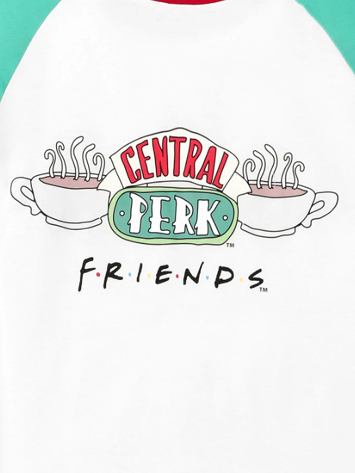 Conjuntos de Pijamas Coordenados em Cores para Todas as Famílias no Natal, com Meias de Natal