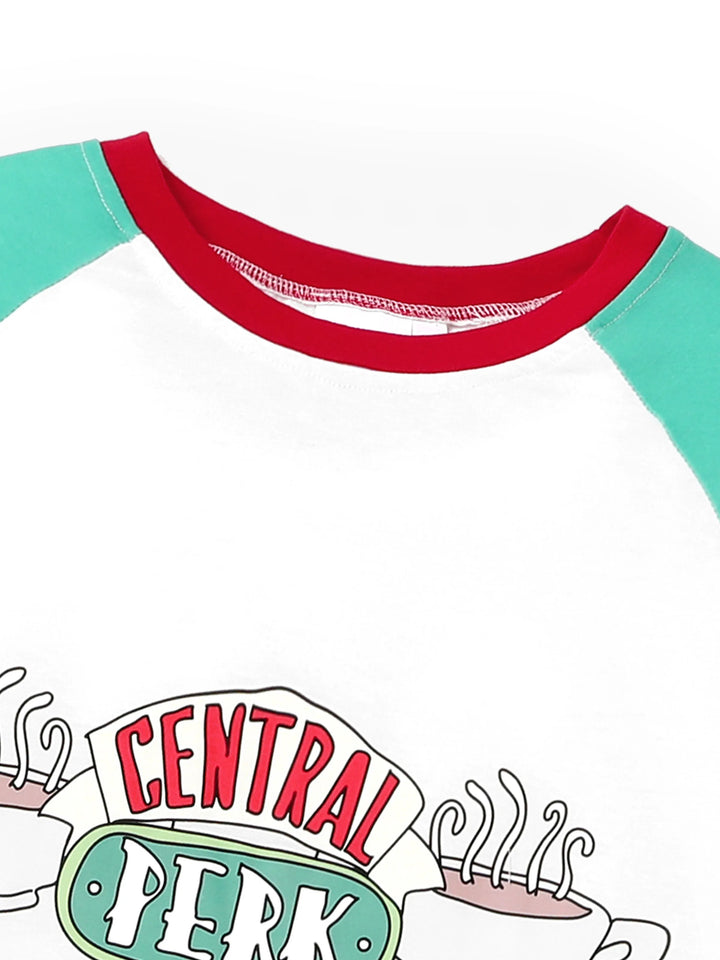 Conjuntos de Pijamas Coordenados em Cores para Todas as Famílias no Natal, com Meias de Natal