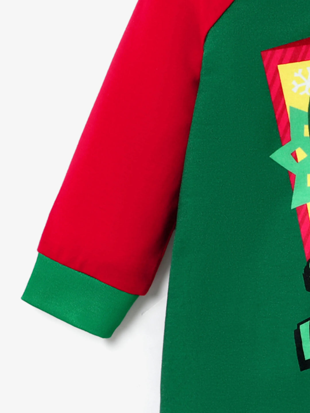 Conjuntos de Pijamas a Condizer para a Família com Impressão de Personagens ELF e Meias de Natal