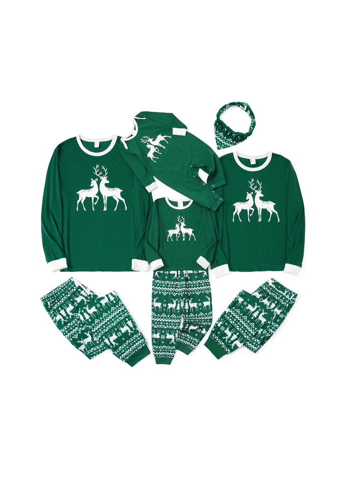 Conjunto de Pijamas em Conjunto Familiar para Natal com Tops a Brilhar no Escuro e Calças com Padrão de Renas, incluindo Meias de Natal - Verde Escuro