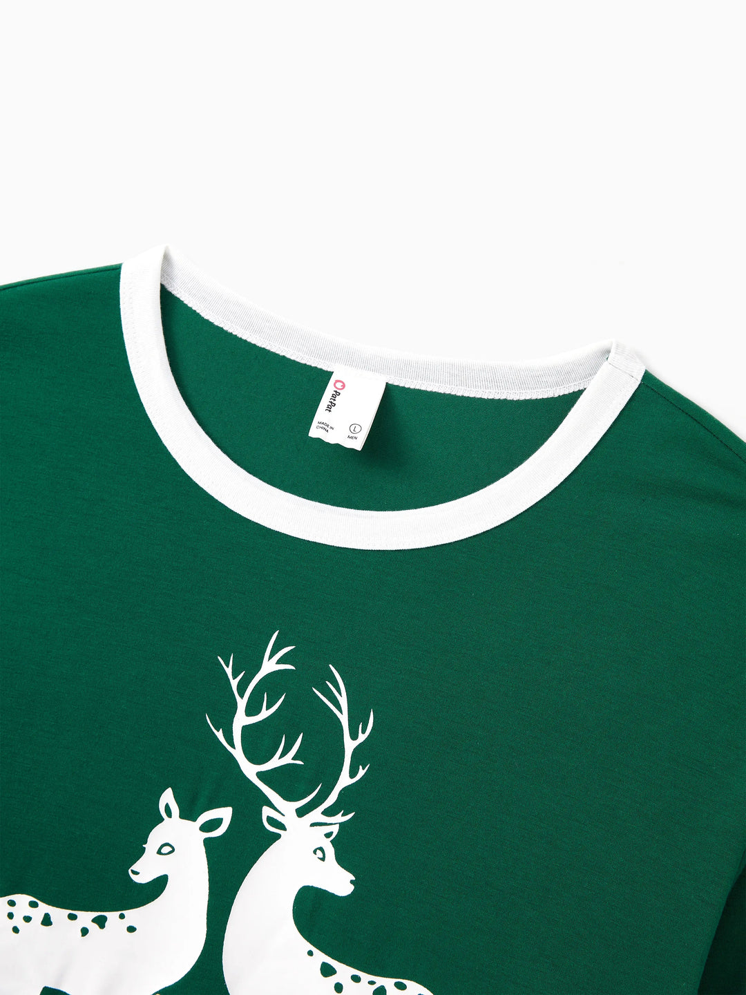 Conjunto de Pijamas em Conjunto Familiar para Natal com Tops a Brilhar no Escuro e Calças com Padrão de Renas, incluindo Meias de Natal - Verde Escuro