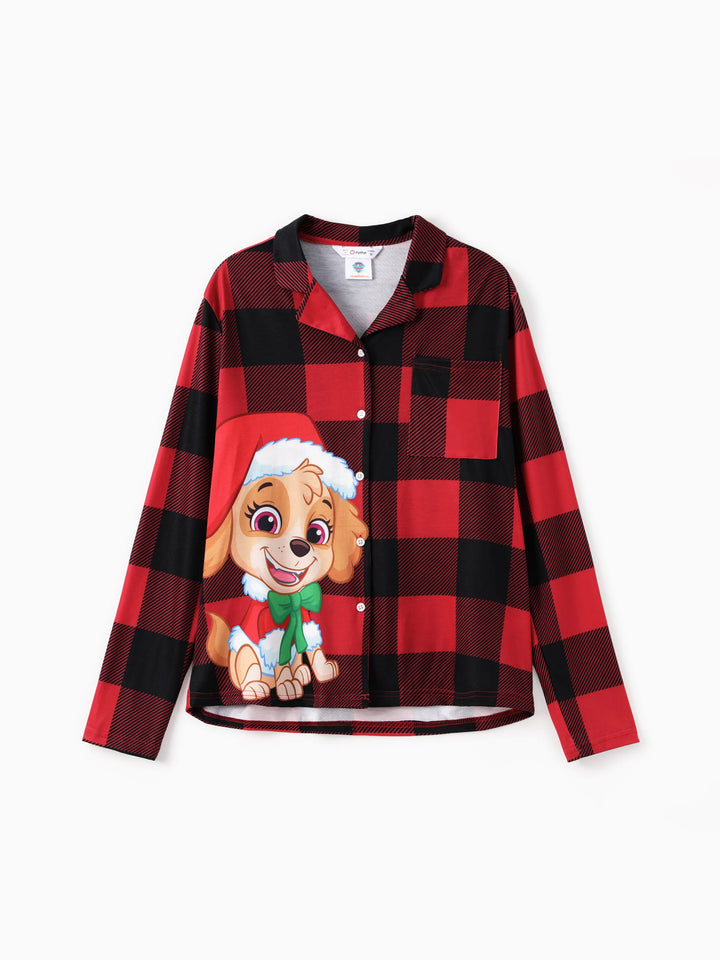 Conjuntos de Pijamas em Vichy Vermelho da PAW Patrol para a Família, com Estampas de Chase, Marshall, Skye e Rubble, acompanhados de Meias de Natal.