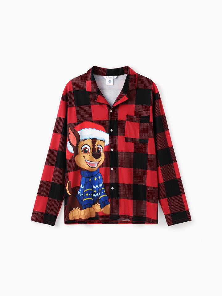 Conjuntos de Pijamas em Vichy Vermelho da PAW Patrol para a Família, com Estampas de Chase, Marshall, Skye e Rubble, acompanhados de Meias de Natal.