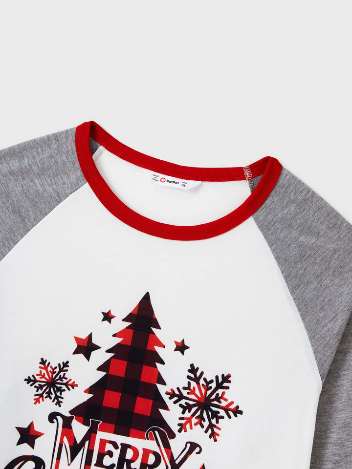 Conjunto de Pijamas de Manga Longa em Cinza com Estampagem de Flocos de Neve e Letras para a Família, incluindo Meias de Natal em Cinza.