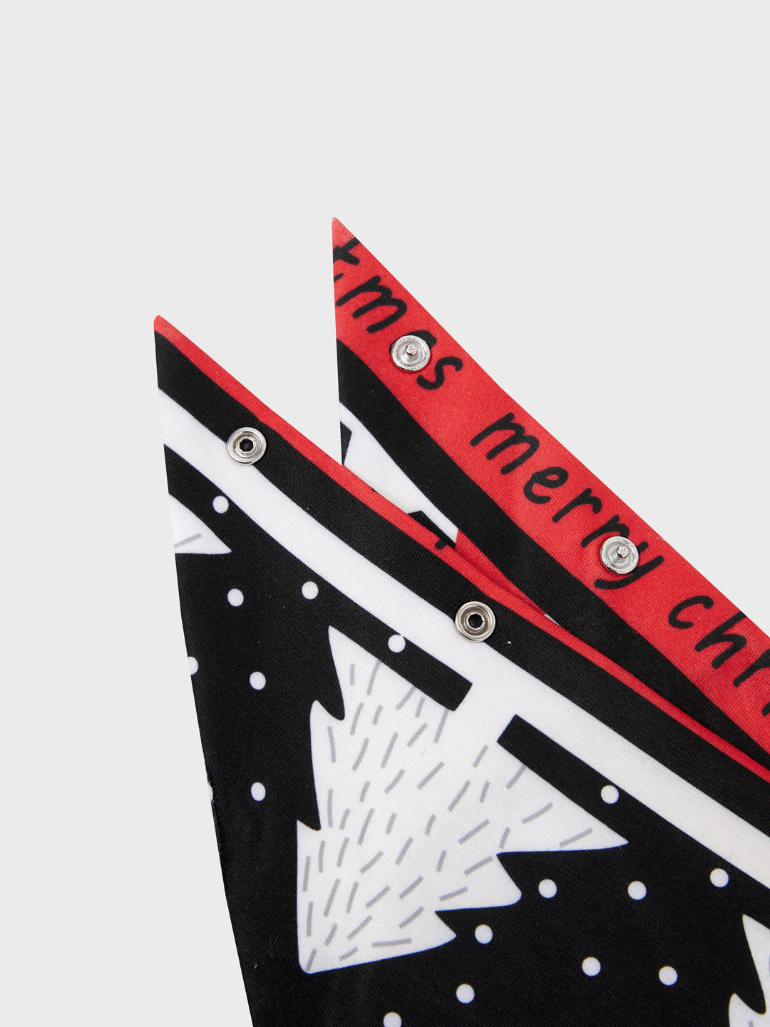 Conjunto de Pijamas de Manga Longa em Cinza com Estampagem de Flocos de Neve e Letras para a Família, incluindo Meias de Natal em Cinza.