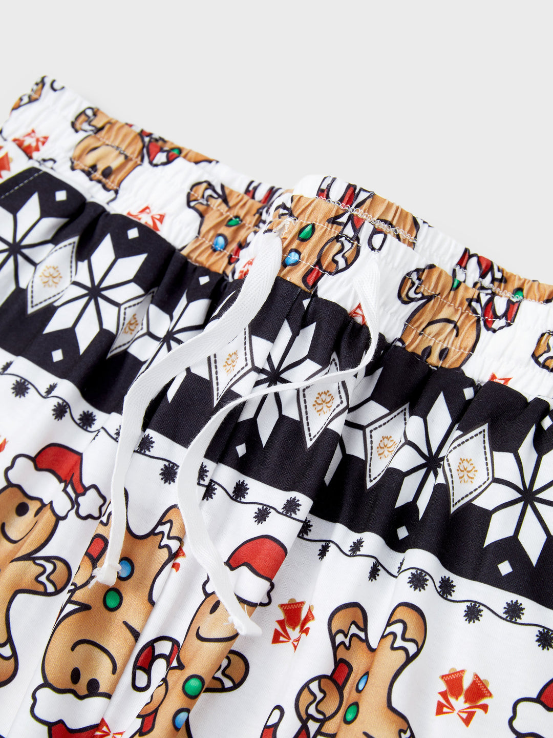 Conjunto de Piajamas de Natal para a Família com Mangas Raglan, Estilo Homem de Gengibre, Cintura com Cordão e Bolsos, Acompanhado de Meias de Natal, em vermelho/preto.