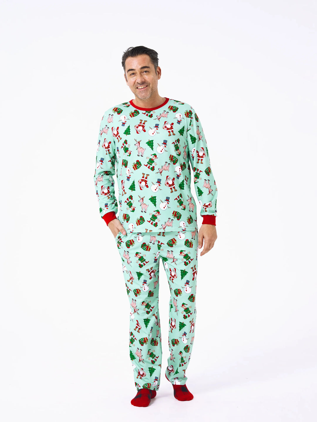 Conjunto de Pijamas de Natal Coordinate para Família com Estampa de Renas e Meias de Natal Verde Claro