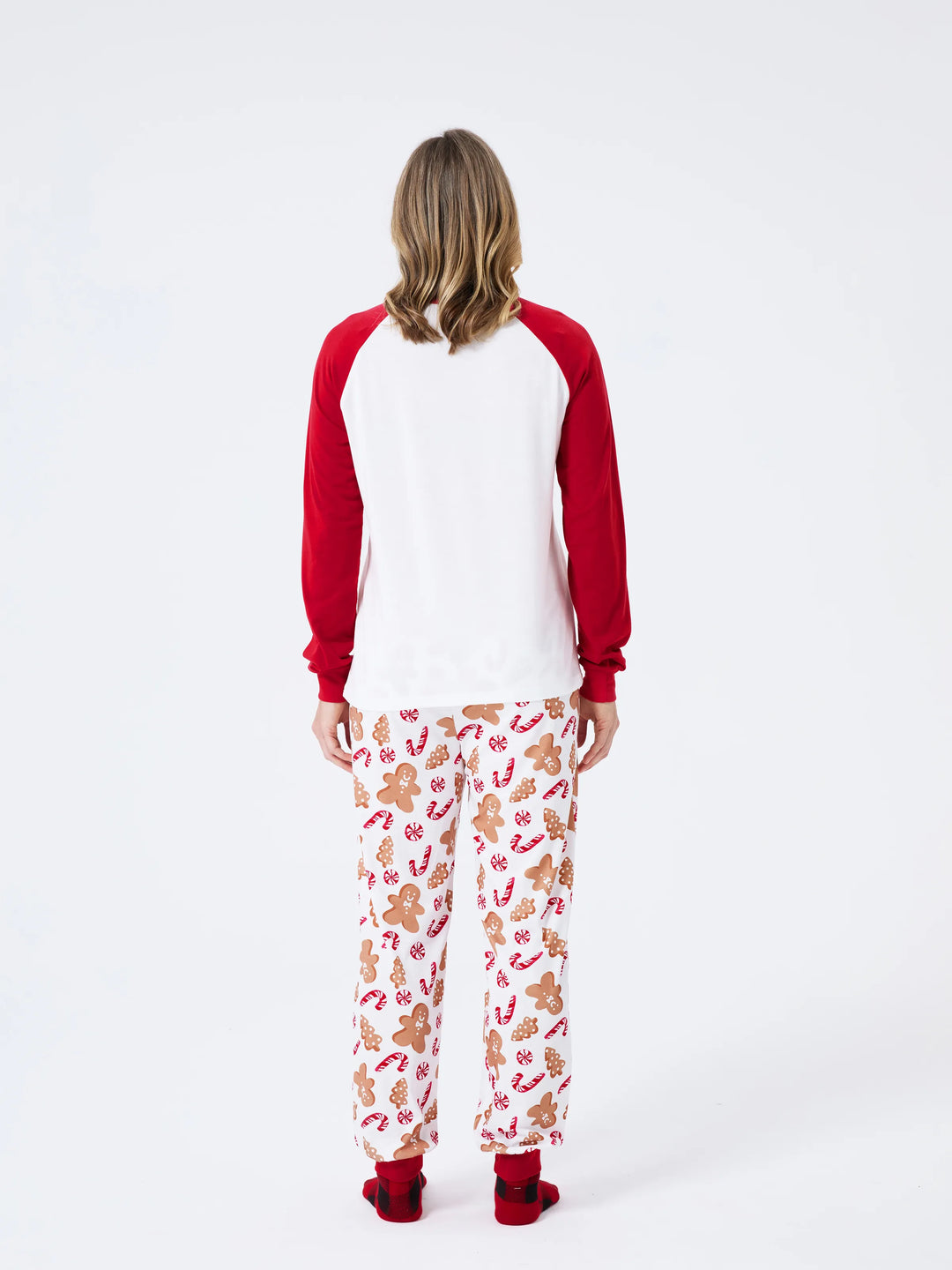 Conjunto de Pijamas de Natal em Família com Estampado de Gengibre e Bastão de Dóceis, incluindo Meias de Natal Vermelhas.