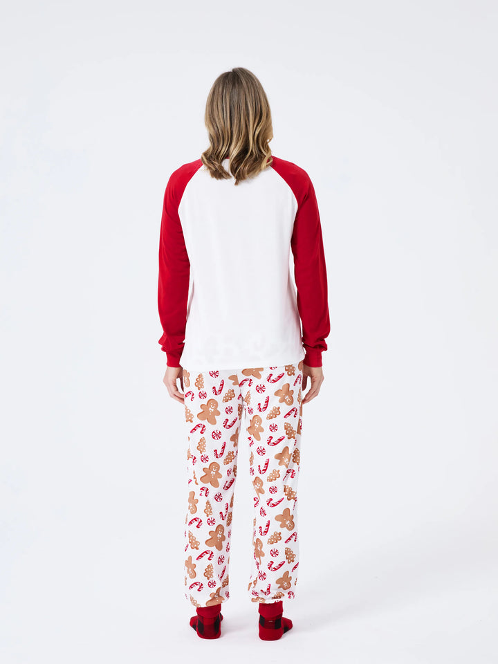 Conjunto de Pijamas de Natal em Família com Estampado de Gengibre e Bastão de Dóceis, incluindo Meias de Natal Vermelhas.