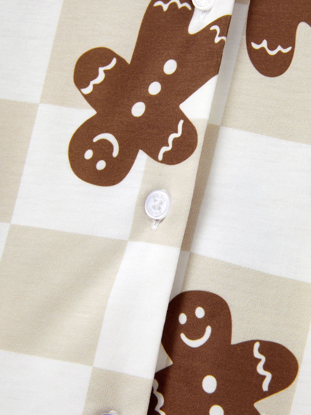 Conjunto de Pijamas de Natal Coordinados para a Família com Estampado de Gengibre em Xadrez e Meias de Natal em Caqui.