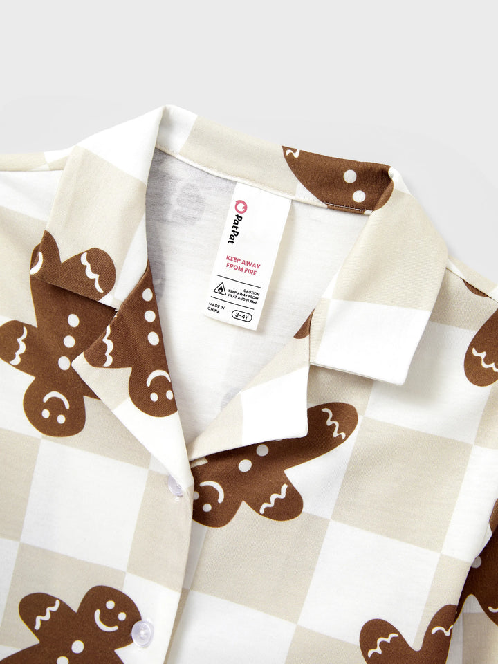 Conjunto de Pijamas de Natal Coordinados para a Família com Estampado de Gengibre em Xadrez e Meias de Natal em Caqui.