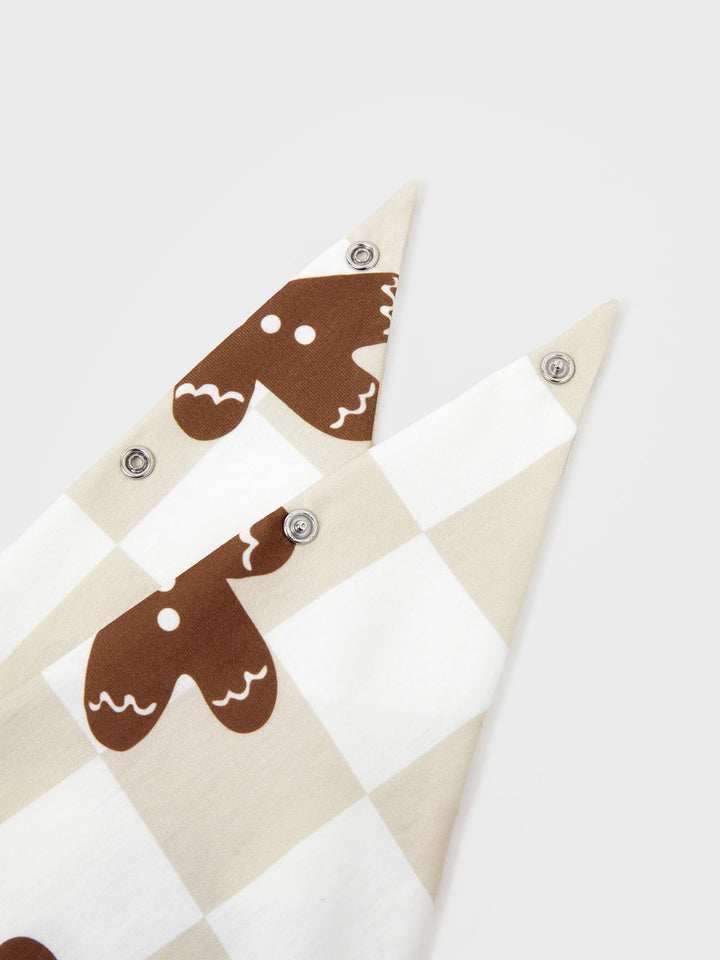 Conjunto de Pijamas de Natal Coordinados para a Família com Estampado de Gengibre em Xadrez e Meias de Natal em Caqui.