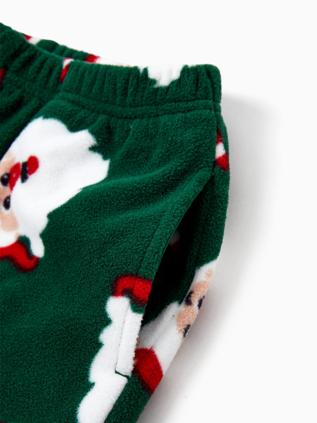 Conjunto de Pijamas de Fleece para a Família em Conjunto com Estampado de Pai Natal e Bastão de Açúcar, incluindo Meias de Natal em Verde Escuro
