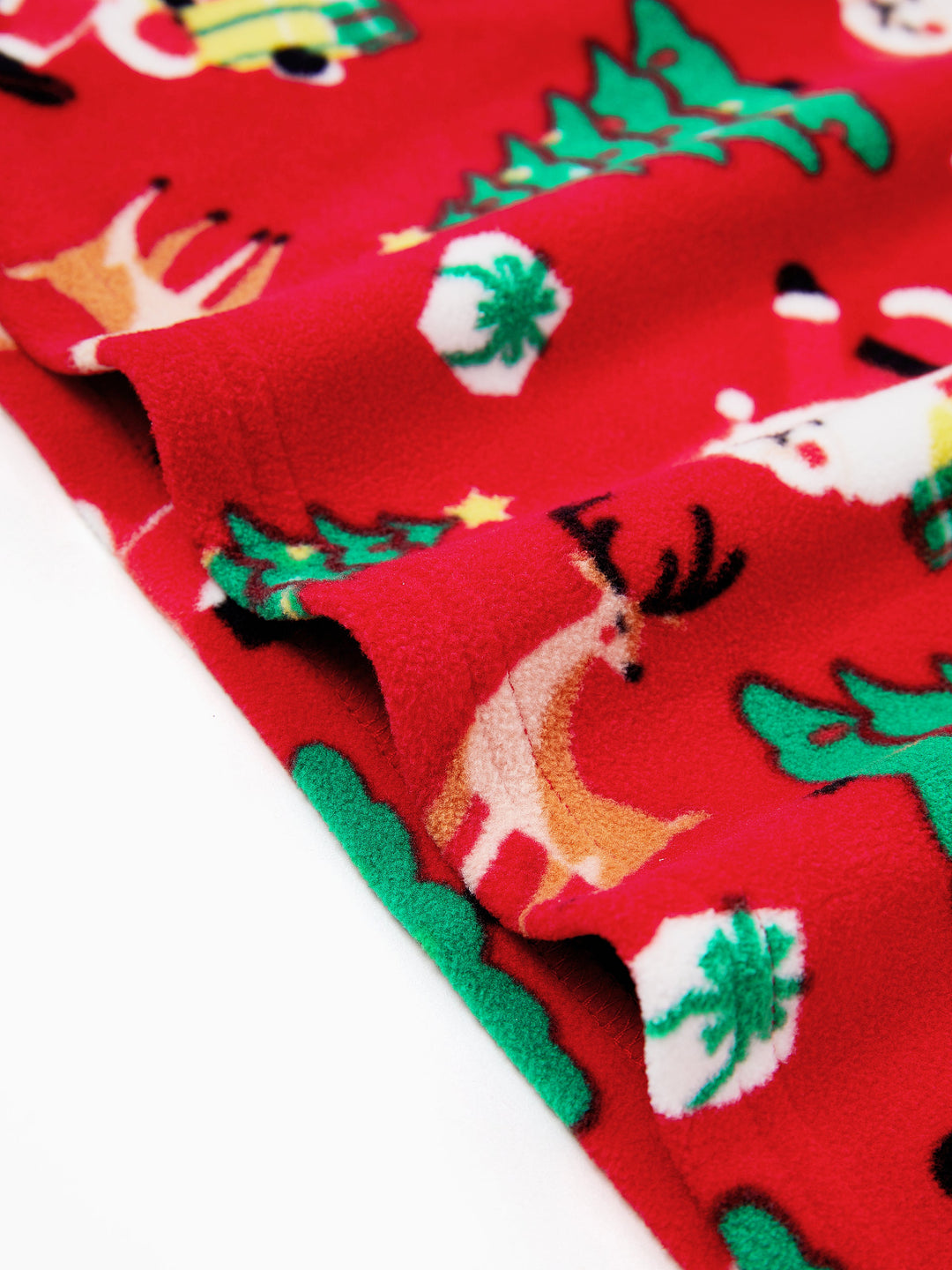 Conjunto de Pijamas de Natal para Toda a Família com Impressão de Pai Natal e Árvore de Natal, PJs de Fleecy Vermelhos com Meias de Natal Incluídas.
