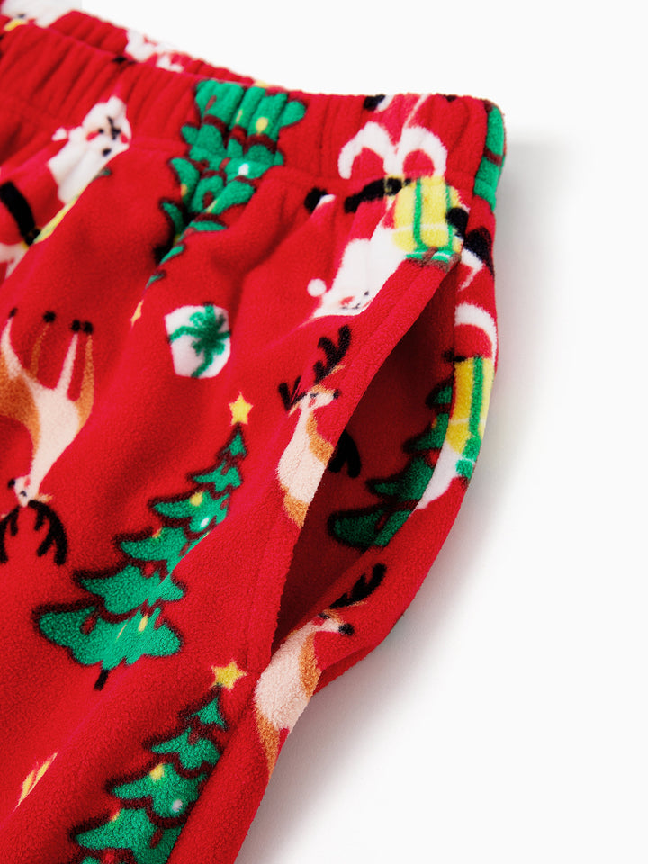 Conjunto de Pijamas de Natal para Toda a Família com Impressão de Pai Natal e Árvore de Natal, PJs de Fleecy Vermelhos com Meias de Natal Incluídas.