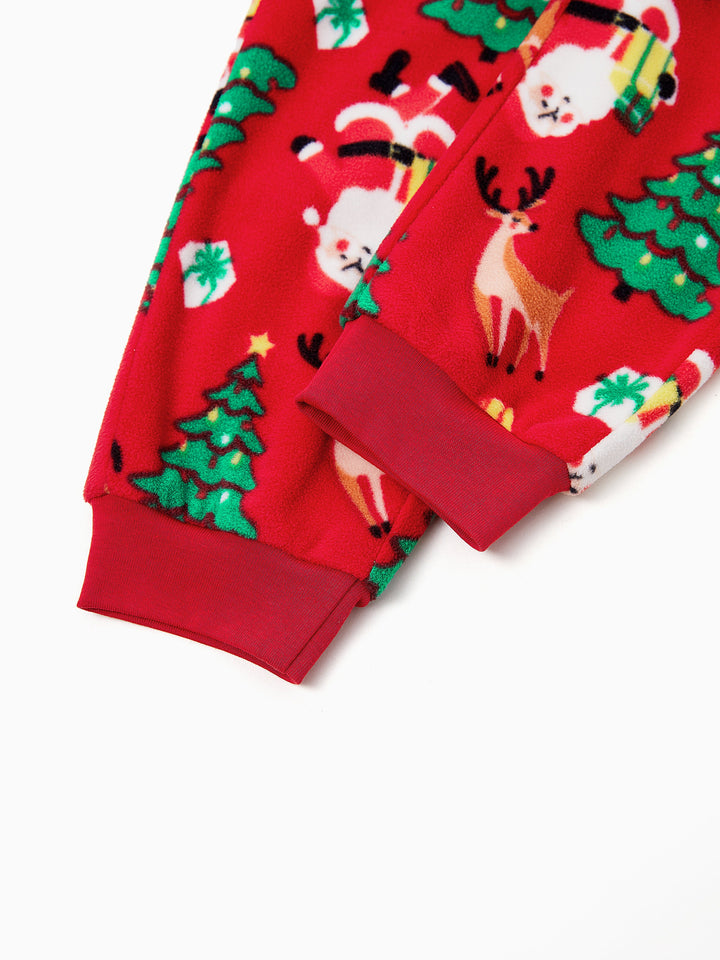 Conjunto de Pijamas de Natal para Toda a Família com Impressão de Pai Natal e Árvore de Natal, PJs de Fleecy Vermelhos com Meias de Natal Incluídas.