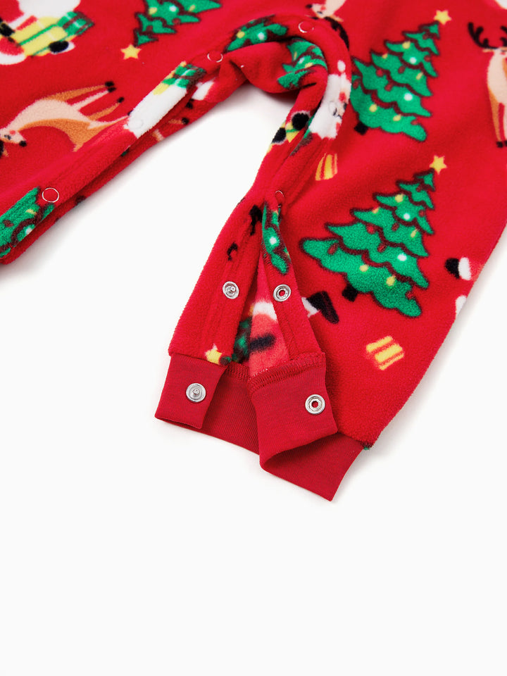 Conjunto de Pijamas de Natal para Toda a Família com Impressão de Pai Natal e Árvore de Natal, PJs de Fleecy Vermelhos com Meias de Natal Incluídas.